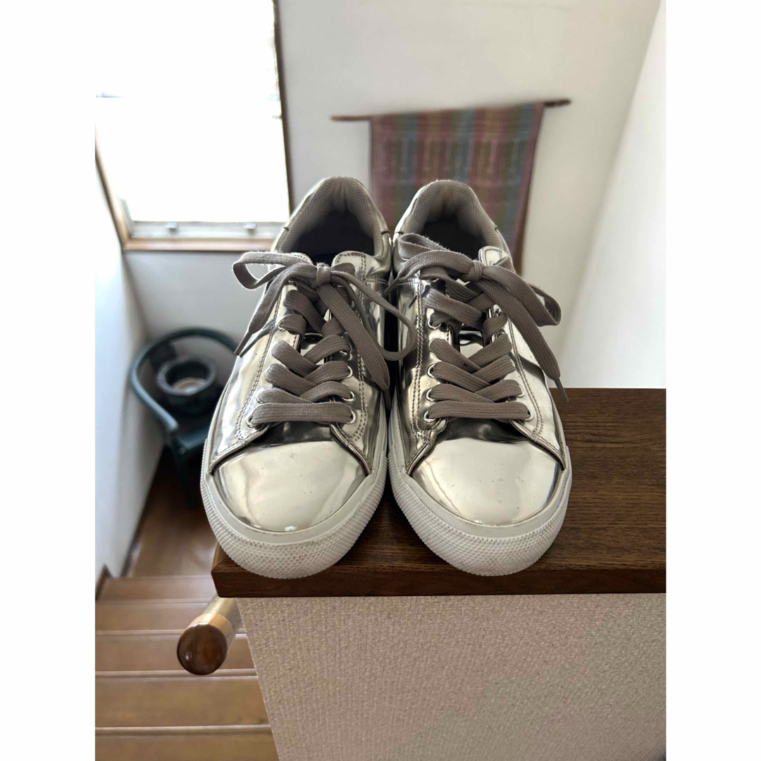 ZARA - ZARA MAN シルバー ローカットスニーカー 39の通販 by ZARA - ZARA MAN シルバー ローカットスニーカー 39の通販 by