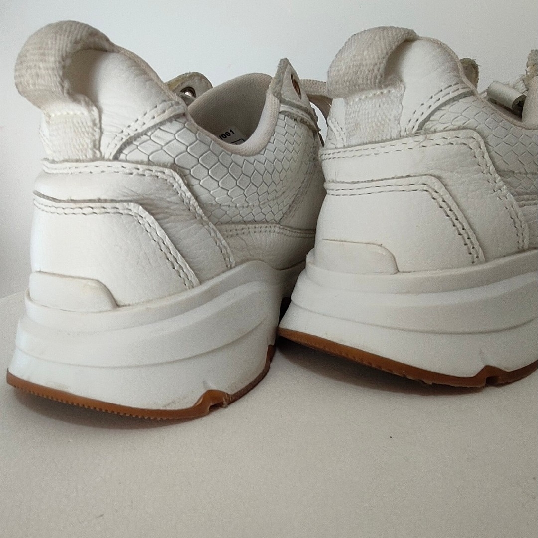 ZARA - ZARA ザラ レザー スニーカー 白 ホワイト EU36 23cmの ZARA - ZARA ザラ レザー スニーカー 白 ホワイト EU36 23cmの