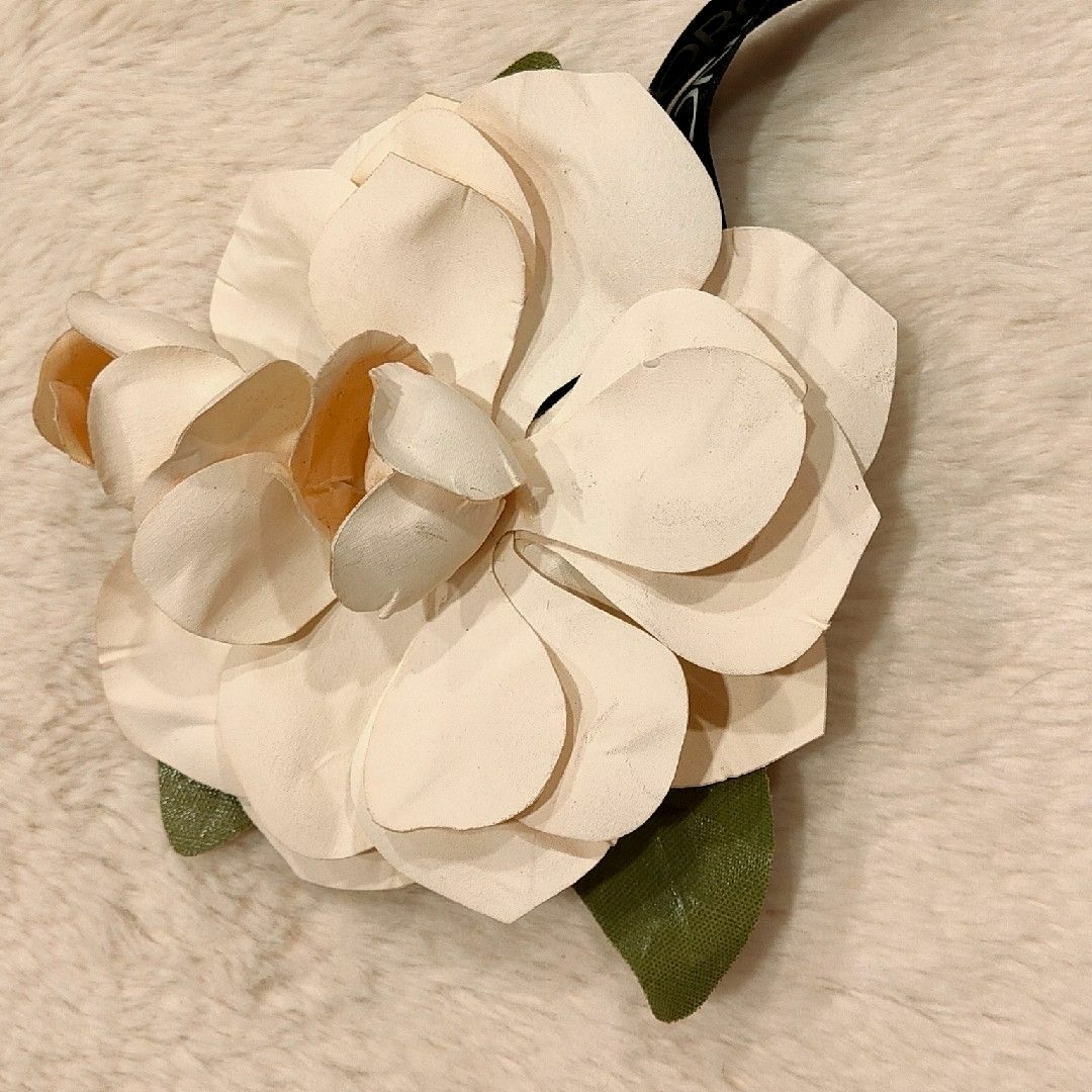 INGEBORG - インゲボルグ コサージュ 花 ブローチ 白 リボン INGEBORG - インゲボルグ コサージュ 花 ブローチ 白 リボン