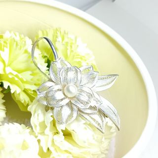 美品　SILVER　フィリグリー　花デザイン ブローチ あこや真珠パール付き(ブローチ/コサージュ)