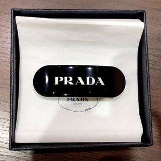 PRADA - プラダ PRADA ヘアクリップ トライアングルロゴ バンス PRADA - プラダ PRADA ヘアクリップ トライアングルロゴ バンス