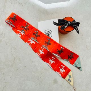 HERMES - HERMES エルメス シルク ツイリー 朝の散歩 ピンク HERMES - HERMES エルメス シルク ツイリー 朝の散歩 ピンク