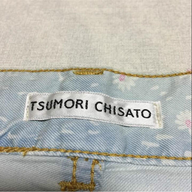 TSUMORI CHISATO(ツモリチサト)のツモリチサト  マーガレット柄デニム短パン(新品) レディースのパンツ(ショートパンツ)の商品写真