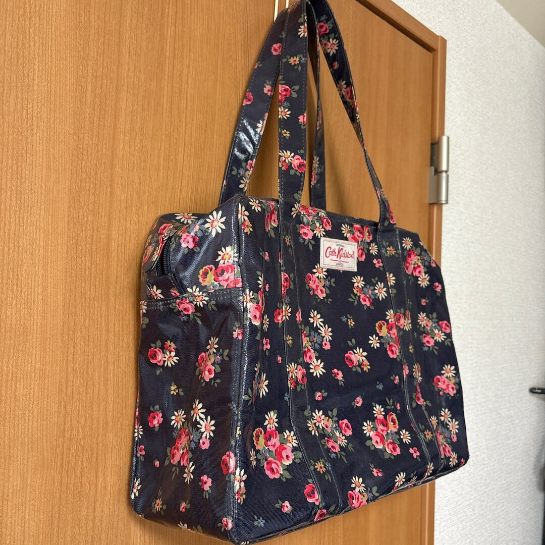 Cath Kidston - Cath Kidston 花柄 ボストンバッグ ネイビーの Cath Kidston - Cath Kidston 花柄 ボストンバッグ ネイビーの