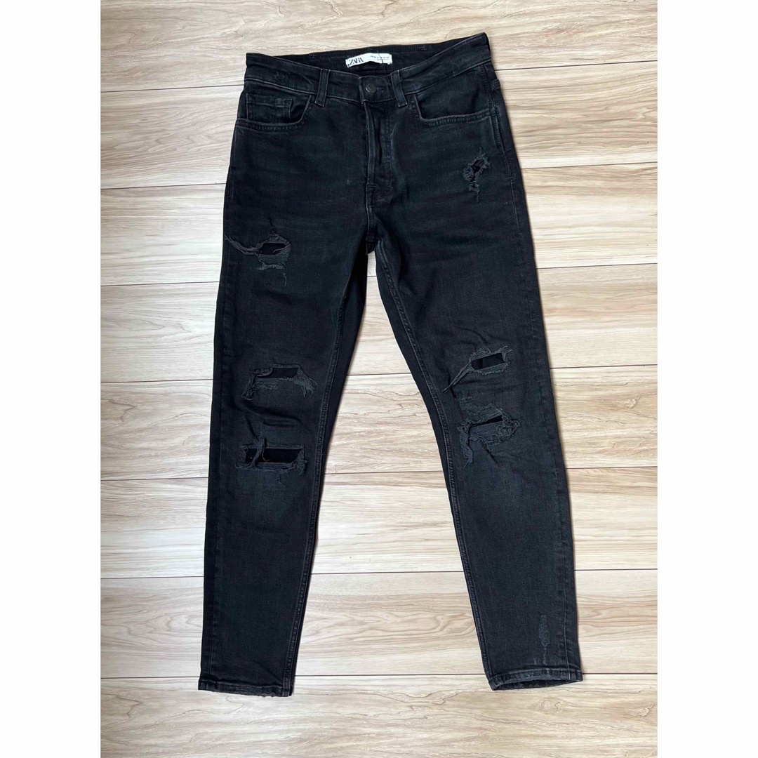 ZARA - クラッシュ加工のブラックデニム「ZARA」各所補強ありの ZARA - クラッシュ加工のブラックデニム「ZARA」各所補強ありの