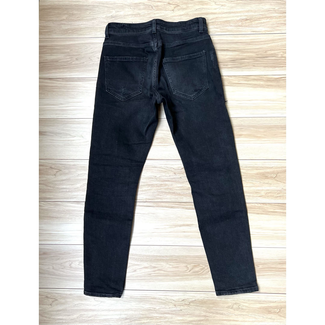 ZARA - クラッシュ加工のブラックデニム「ZARA」各所補強ありの ZARA - クラッシュ加工のブラックデニム「ZARA」各所補強ありの