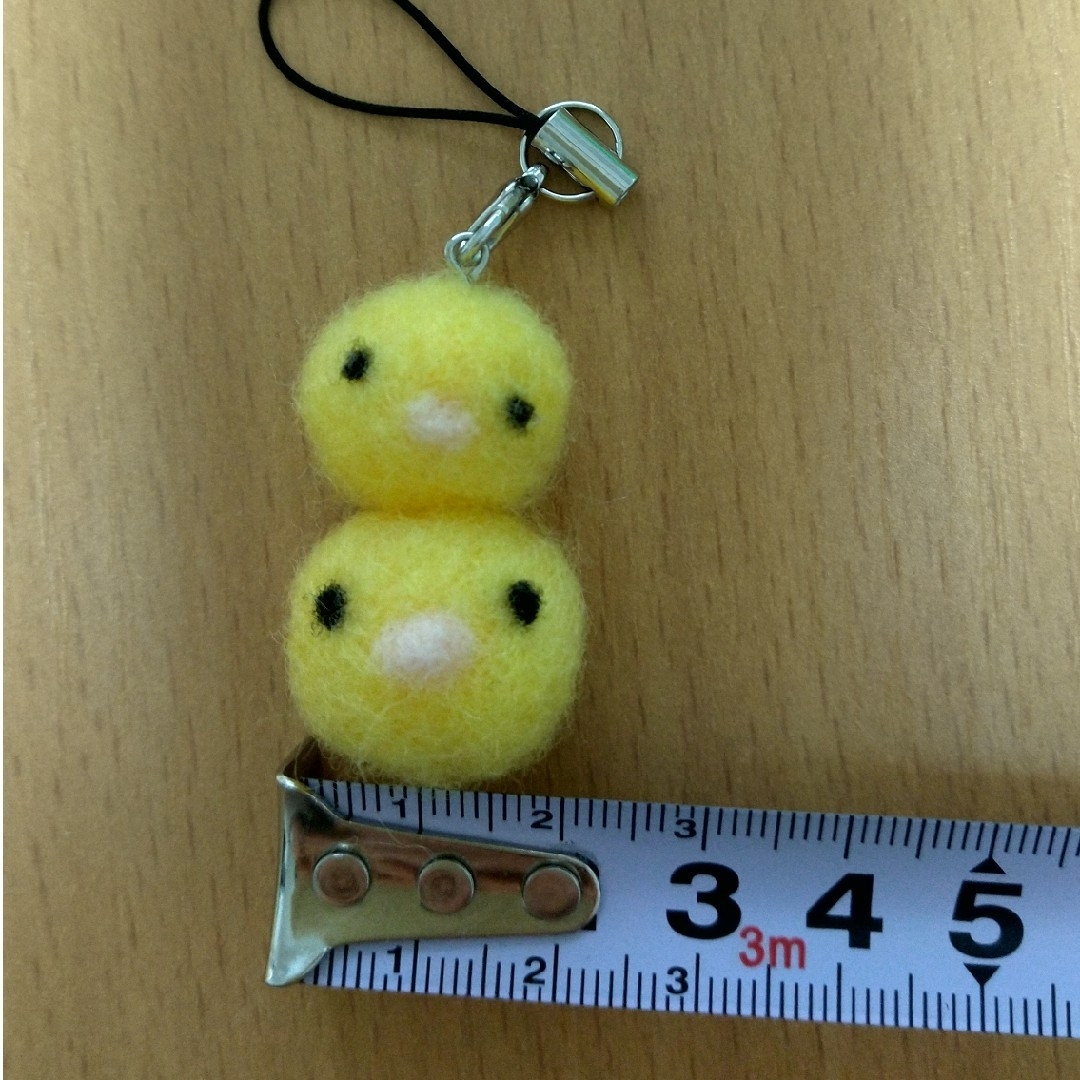 ぴよだんご2段①】ハンドメイド☆羊毛フェルト☆ストラップ ぴよだんご2段①】ハンドメイド☆羊毛フェルト☆ストラップ