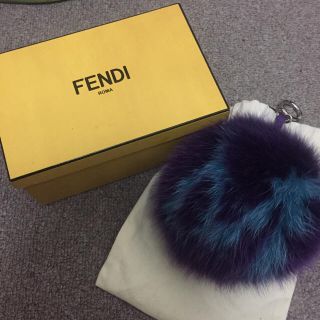 フェンディ(FENDI)のmai様 専用 Fendi イニシャル M ポンポン(バッグチャーム)