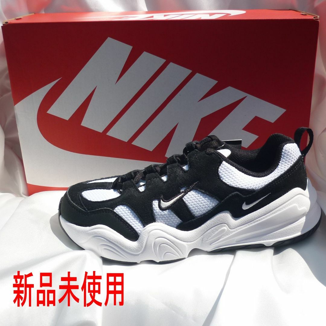 NIKE - 新品23.5cmナイキ テック ヘラ レディース スニーカー NIKE - 新品23.5cmナイキ テック ヘラ レディース スニーカー