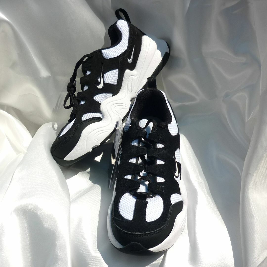 NIKE - 新品23.5cmナイキ テック ヘラ レディース スニーカー NIKE - 新品23.5cmナイキ テック ヘラ レディース スニーカー