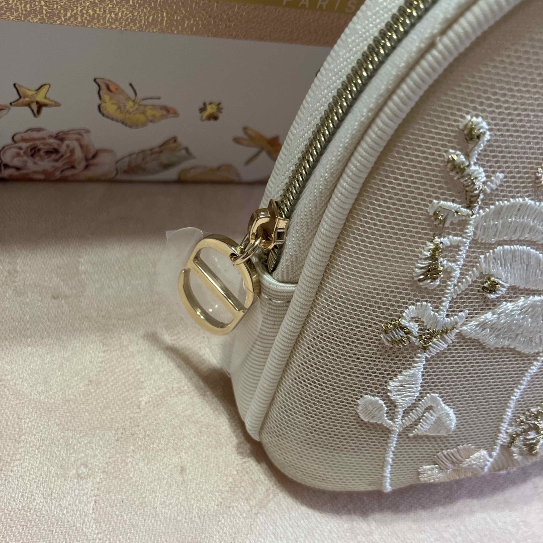Dior - ディオール Dior マザーズデイ オリジナルポーチ 刺繍 母 Dior - ディオール Dior マザーズデイ オリジナルポーチ 刺繍 母