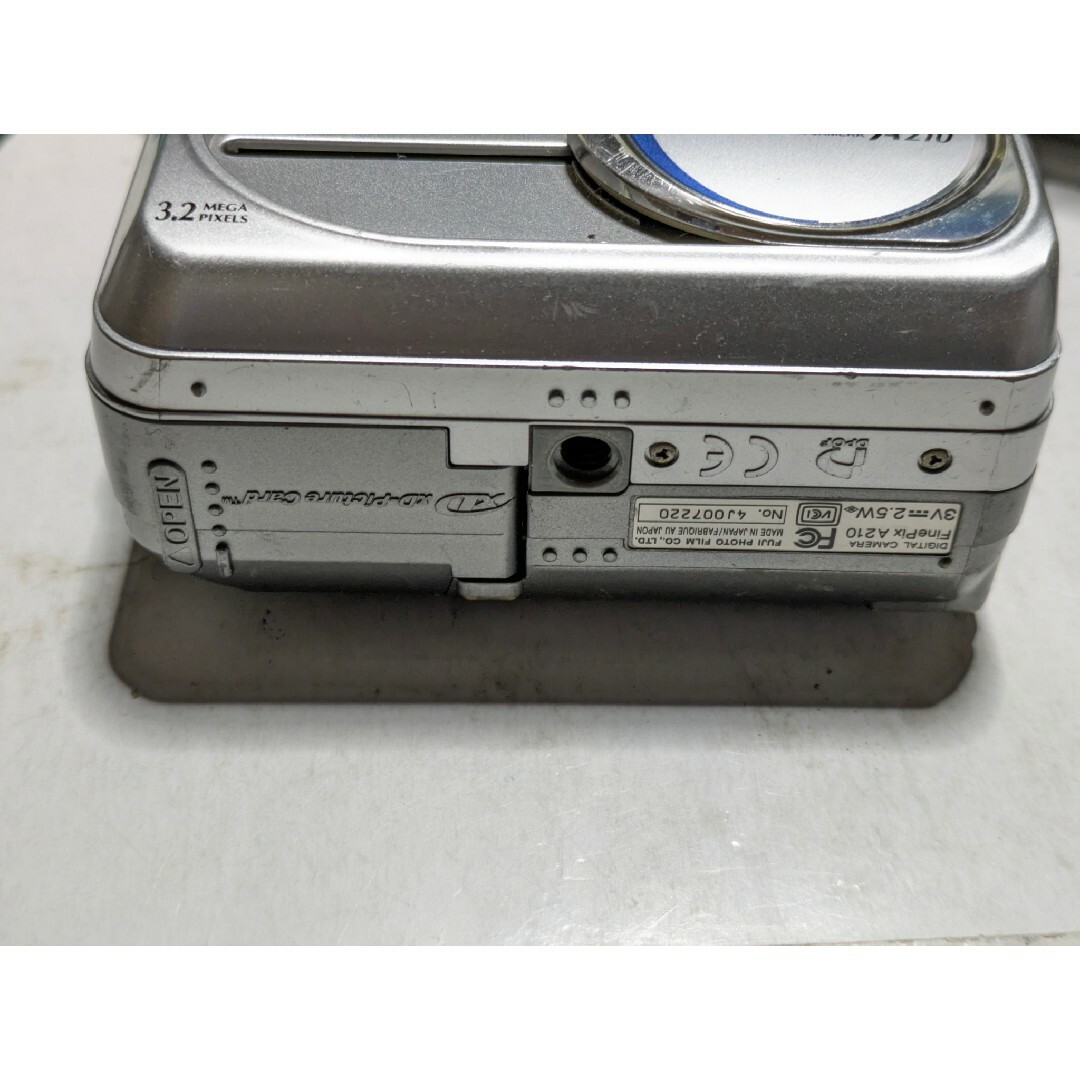 動作チェック済み 富士フイルム Finepix A210 エモい写真撮影し 動作チェック済み 富士フイルム Finepix A210 エモい写真撮影し
