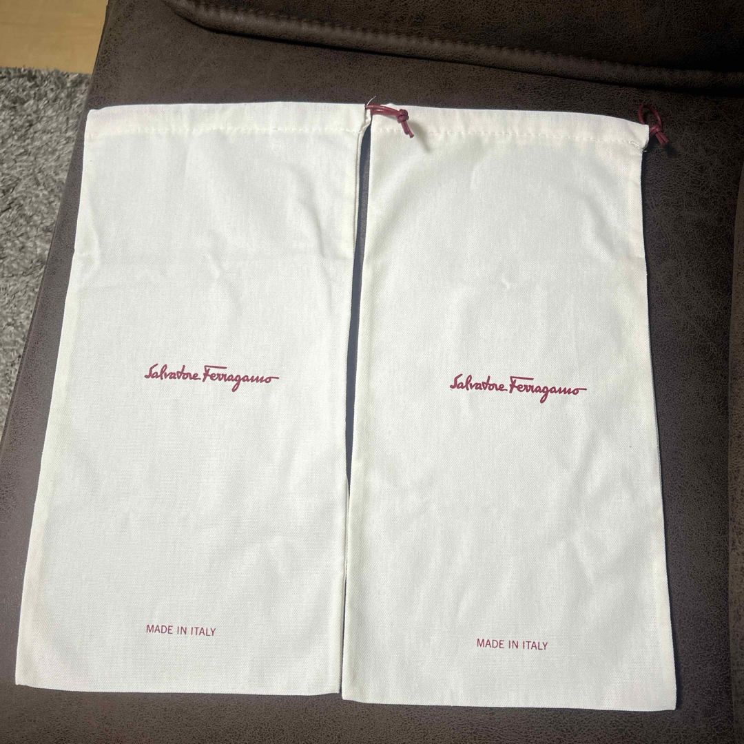 Salvatore Ferragamo(サルヴァトーレフェラガモ)の★新品★ Ferragamo シューズケース 巾着 レディースのバッグ(ショップ袋)の商品写真