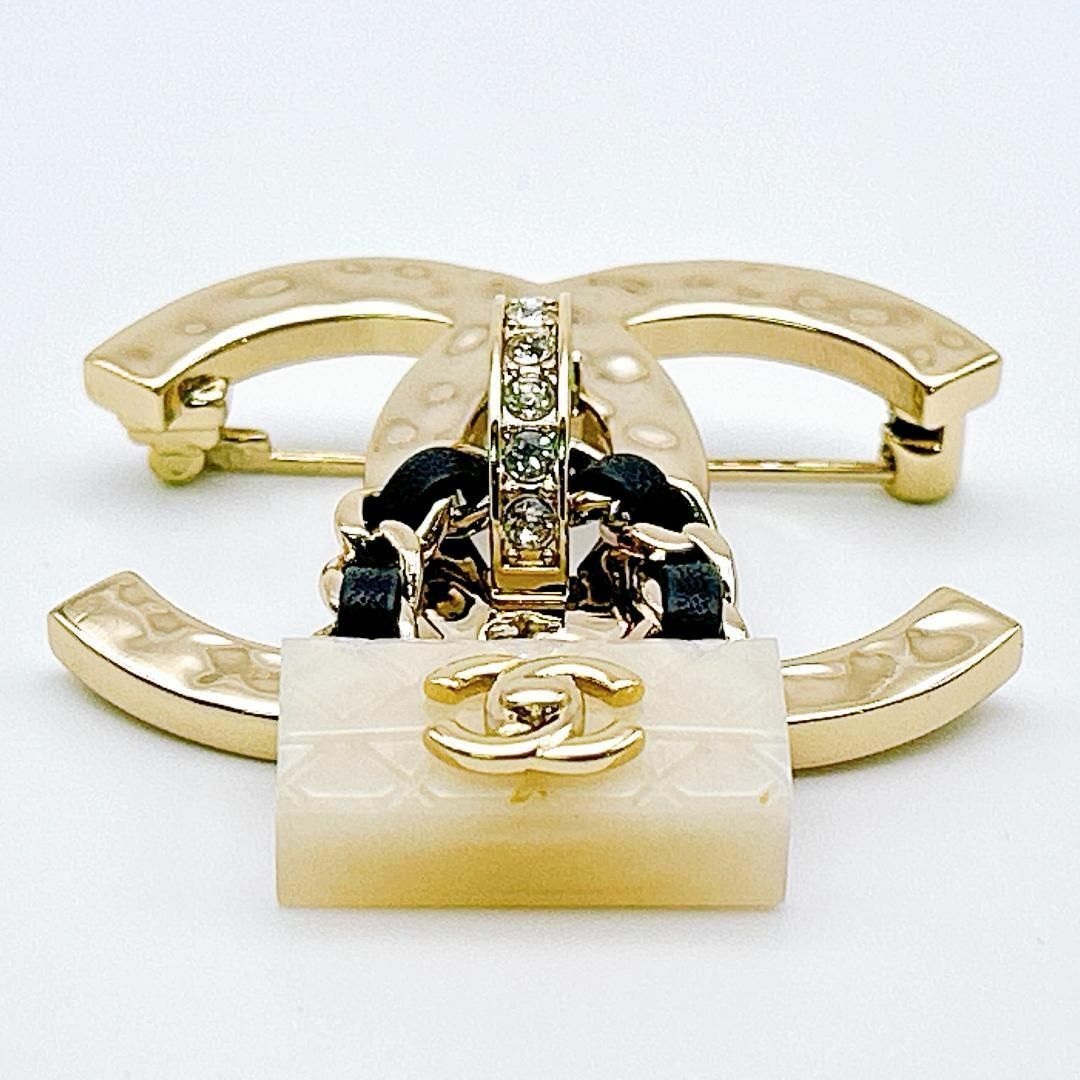 CHANEL - 【極美品!鑑定済み!】 シャネル ブローチ マトラッセ CHANEL - 【極美品!鑑定済み!】 シャネル ブローチ マトラッセ