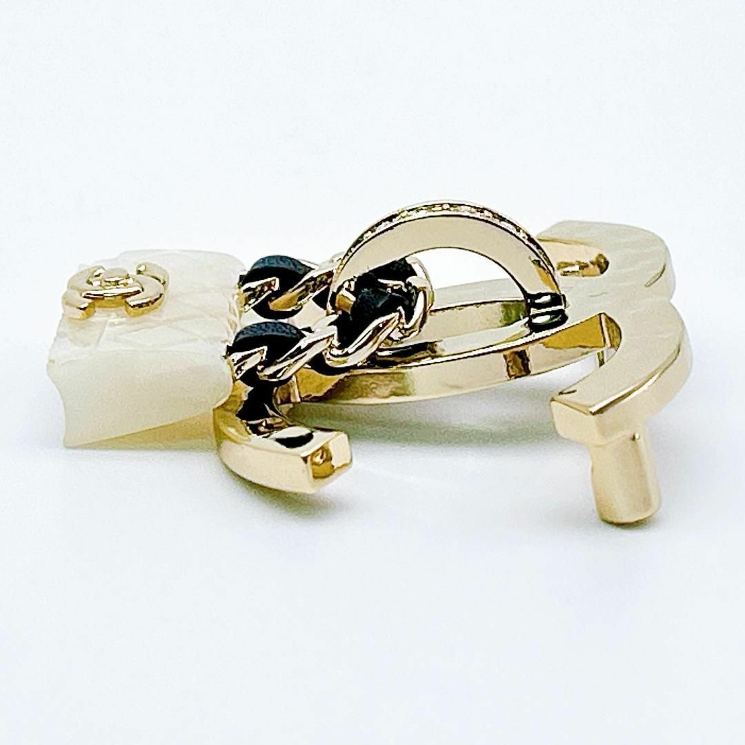 CHANEL - 【極美品!鑑定済み!】 シャネル ブローチ マトラッセ CHANEL - 【極美品!鑑定済み!】 シャネル ブローチ マトラッセ