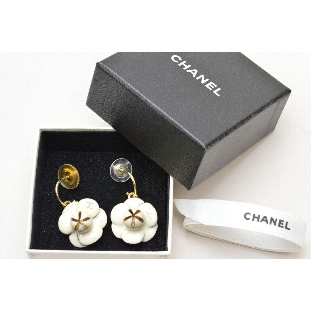 CHANEL - シャネル Chanel フープピアス カメリア ピアス 両耳用 CHANEL - シャネル Chanel フープピアス カメリア ピアス 両耳用