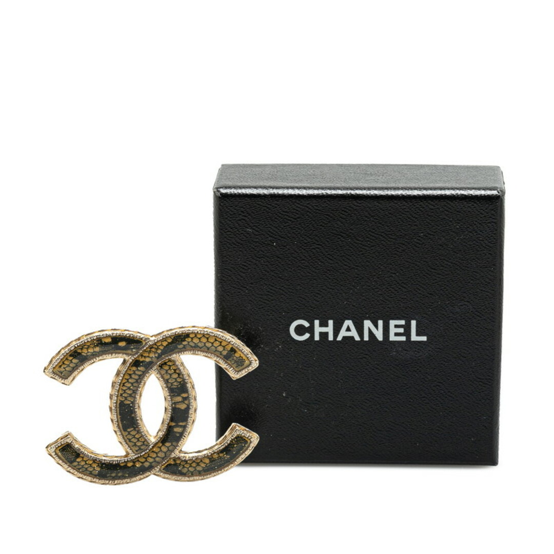 CHANEL - 美品 シャネル ココマーク パイソン ブローチ メッキ CHANEL - 美品 シャネル ココマーク パイソン ブローチ メッキ