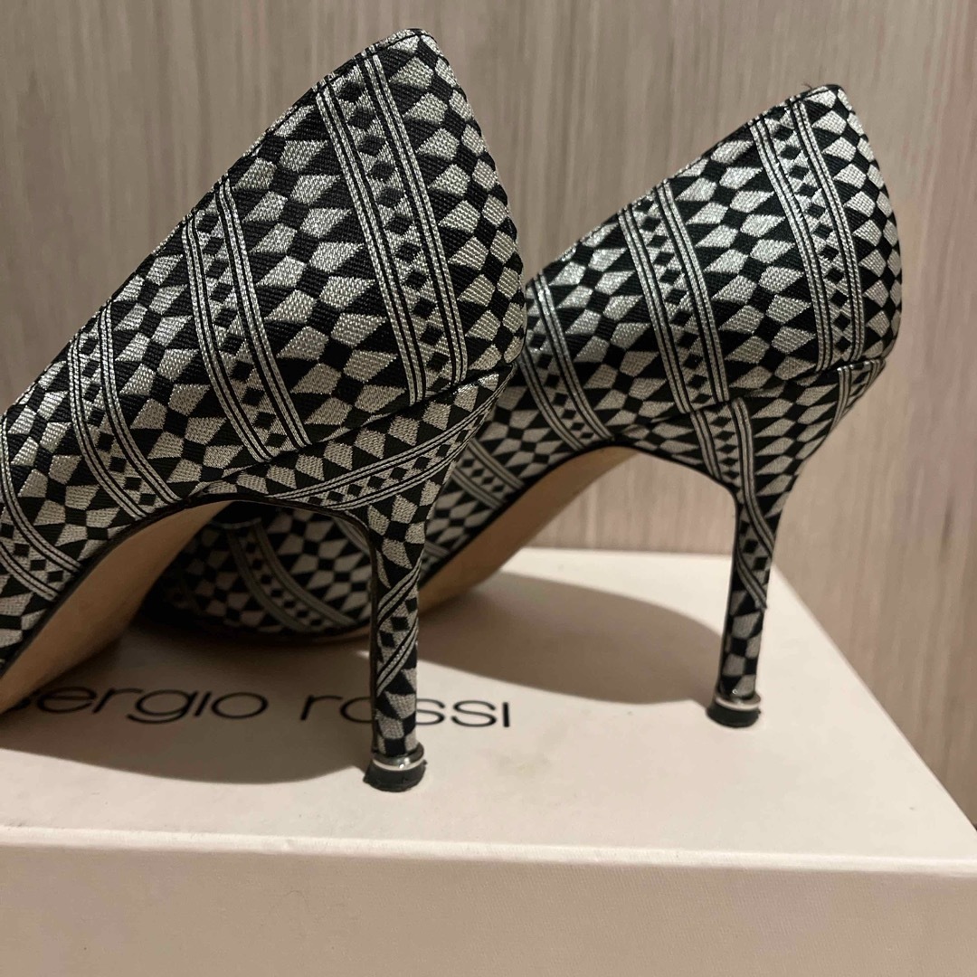 MANOLO BLAHNIK - ☆ マノロブラニク ☆ ハンギシ 37.5 ビジュー MANOLO BLAHNIK - ☆ マノロブラニク ☆ ハンギシ 37.5 ビジュー