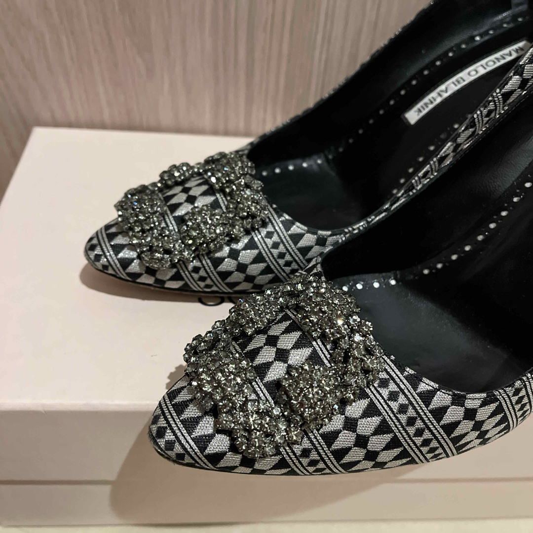 MANOLO BLAHNIK - ☆ マノロブラニク ☆ ハンギシ 37.5 ビジュー MANOLO BLAHNIK - ☆ マノロブラニク ☆ ハンギシ 37.5 ビジュー