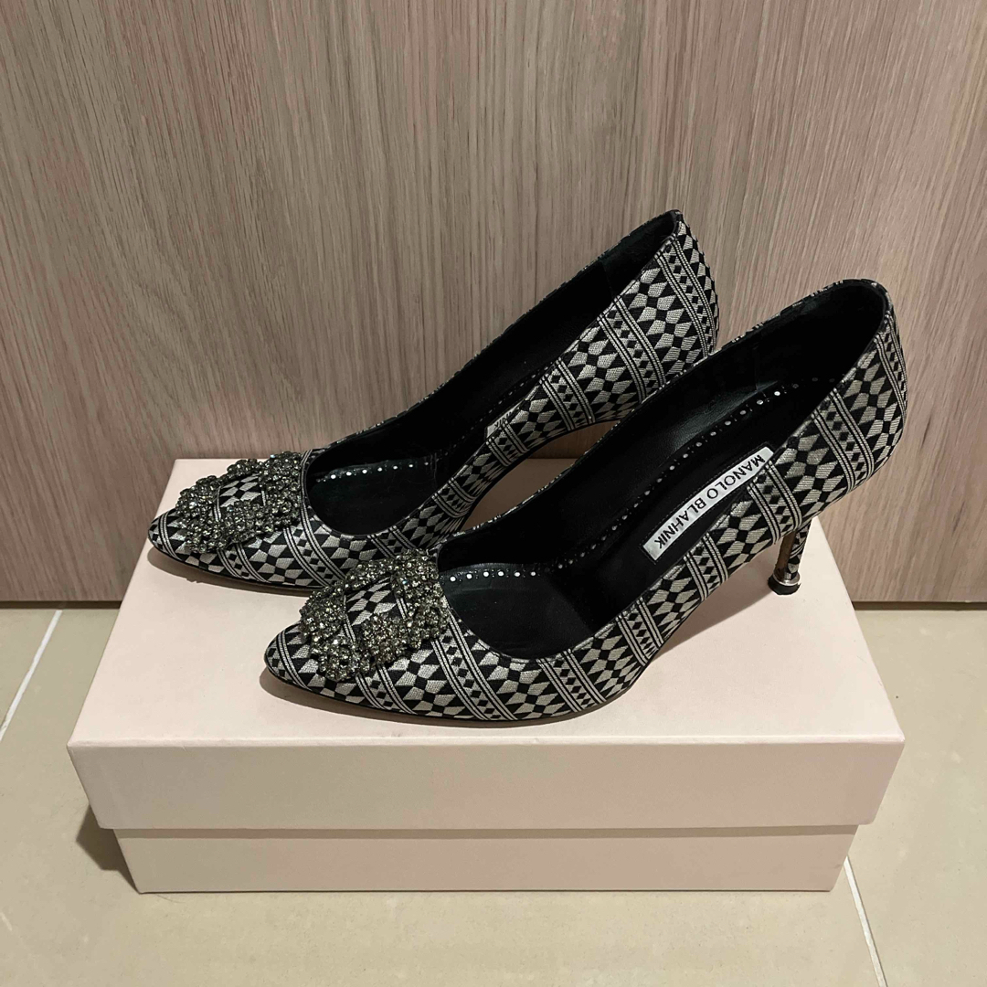 MANOLO BLAHNIK - ☆ マノロブラニク ☆ ハンギシ 37.5 ビジュー MANOLO BLAHNIK - ☆ マノロブラニク ☆ ハンギシ 37.5 ビジュー