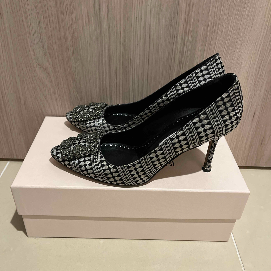 MANOLO BLAHNIK - ☆ マノロブラニク ☆ ハンギシ 37.5 ビジュー MANOLO BLAHNIK - ☆ マノロブラニク ☆ ハンギシ 37.5 ビジュー