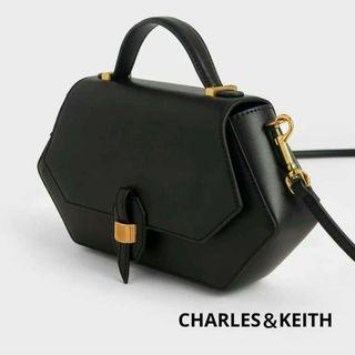 Charles and Keith(ショルダーバッグ)のフリマアイテム一覧 Charles and Keith(ショルダーバッグ)のフリマアイテム一覧