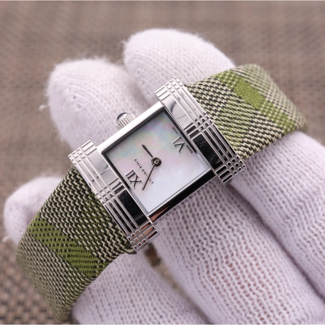 BURBERRY - 正規品【新品電池】BURBERRY BU4516/動作品 ホワイト BURBERRY - 正規品【新品電池】BURBERRY BU4516/動作品 ホワイト