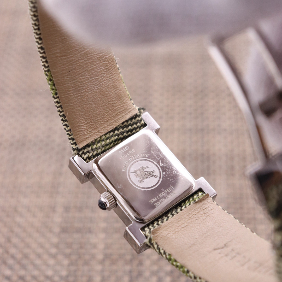 BURBERRY - 正規品【新品電池】BURBERRY BU4516/動作品 ホワイト BURBERRY - 正規品【新品電池】BURBERRY BU4516/動作品 ホワイト