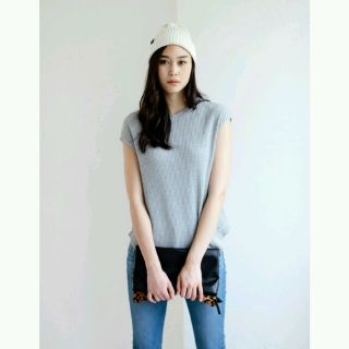 アズールバイマウジー(AZUL by moussy)のAZUL BY MOUSSY グレー　ワッフル　フレンチスリーブ　トップス(Tシャツ(半袖/袖なし))