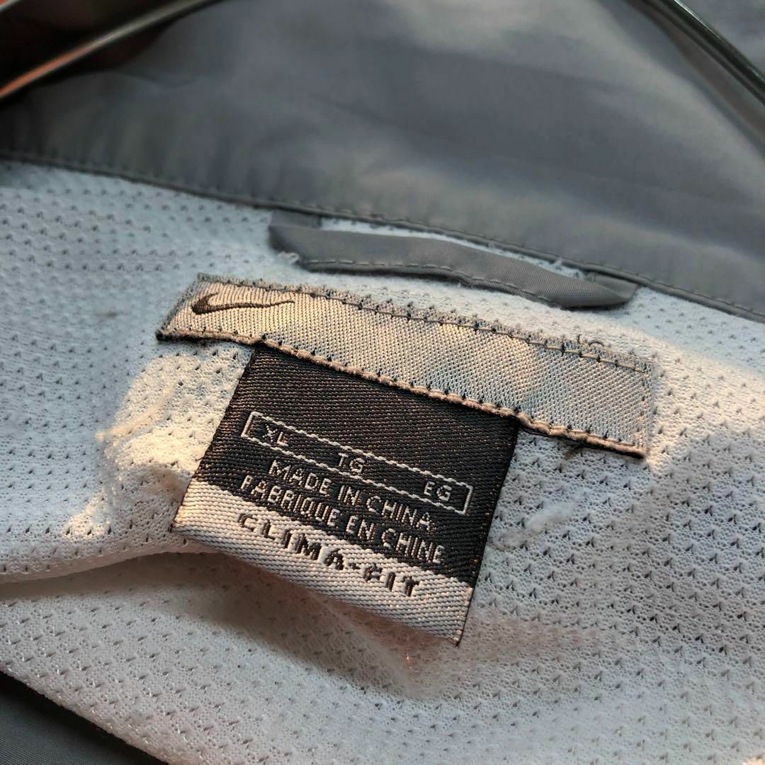 NIKE - NIKE ナイロンジャケット スウッシュロゴ刺繍 グレー NIKE - NIKE ナイロンジャケット スウッシュロゴ刺繍 グレー
