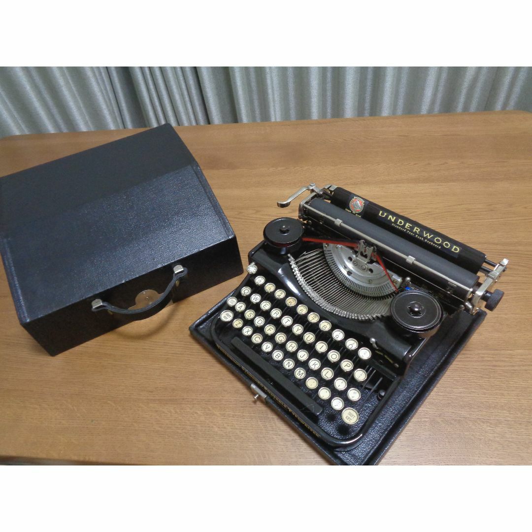 実働品　UNDERWOOD PORTABLE FOUR BANK タイプライター
