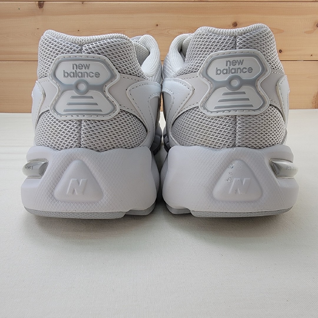 New Balance - ニューバランス ML725UGW ホワイト 24.5cmの通販 New Balance - ニューバランス ML725UGW ホワイト 24.5cmの通販