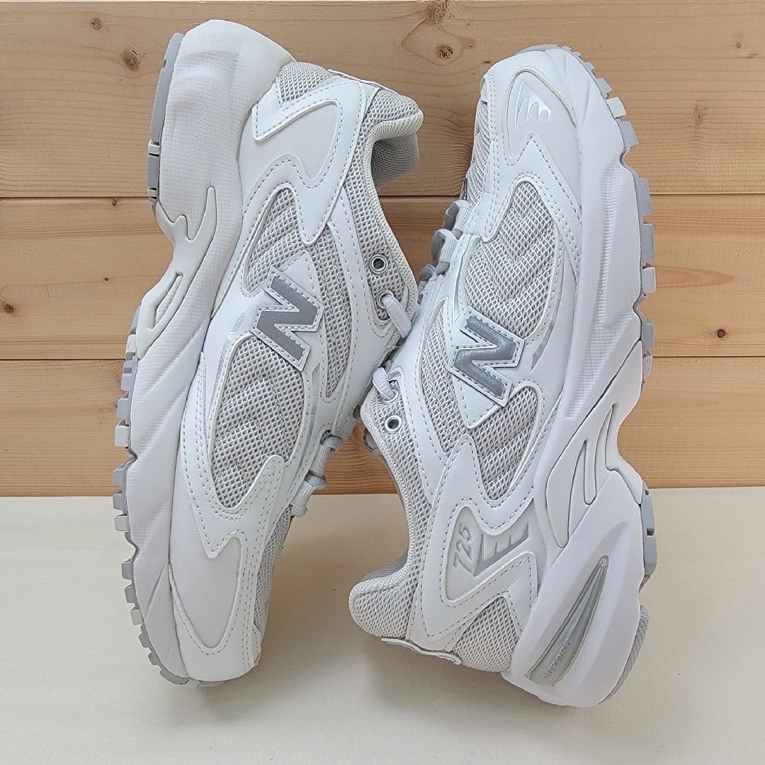 New Balance - ニューバランス ML725UGW ホワイト 24.5cmの通販 New Balance - ニューバランス ML725UGW ホワイト 24.5cmの通販