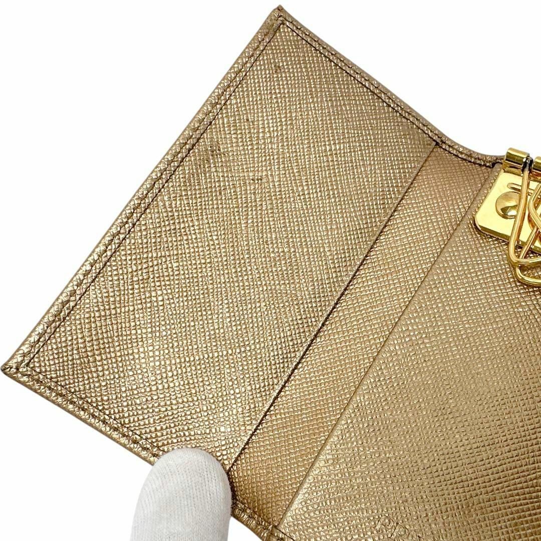 PRADA - 美品✨プラダ 6連 キーケース サフィアーノレザー 金 PRADA - 美品✨プラダ 6連 キーケース サフィアーノレザー 金