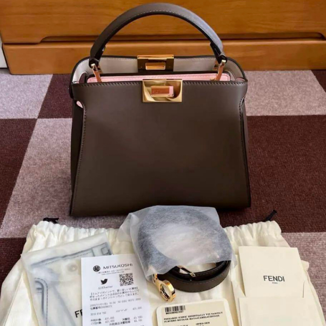 FENDI - 【極美品】FENDI ピーカブー エッセンシャリーの通販 by FENDI - 【極美品】FENDI ピーカブー エッセンシャリーの通販 by