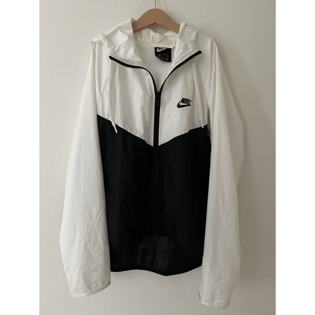 NIKE - NIKE ナイキ マウンテンパーカー 白黒 モノトーンの通販 NIKE - NIKE ナイキ マウンテンパーカー 白黒 モノトーンの通販