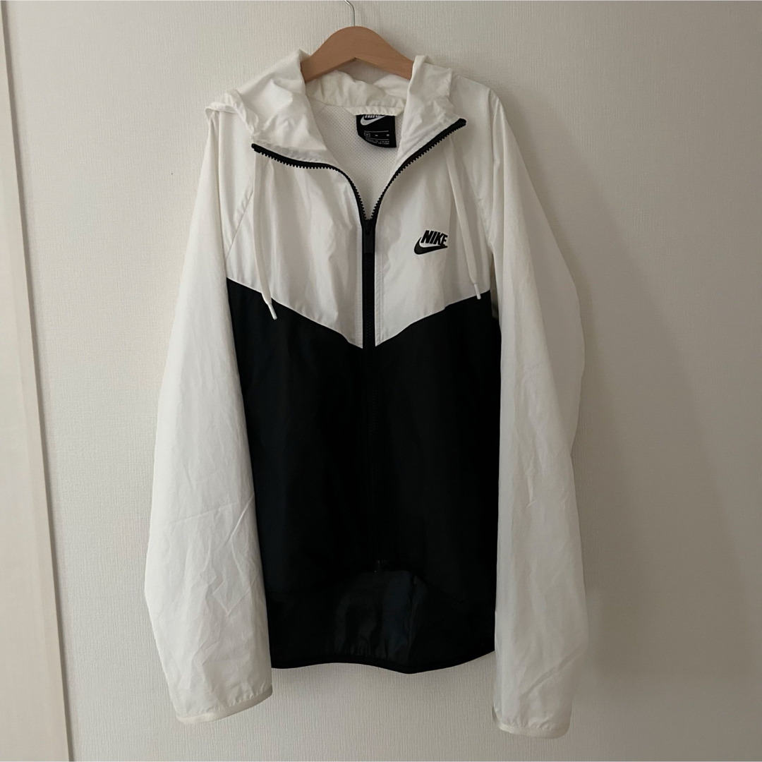 NIKE - NIKE ナイキ マウンテンパーカー 白黒 モノトーンの通販 NIKE - NIKE ナイキ マウンテンパーカー 白黒 モノトーンの通販
