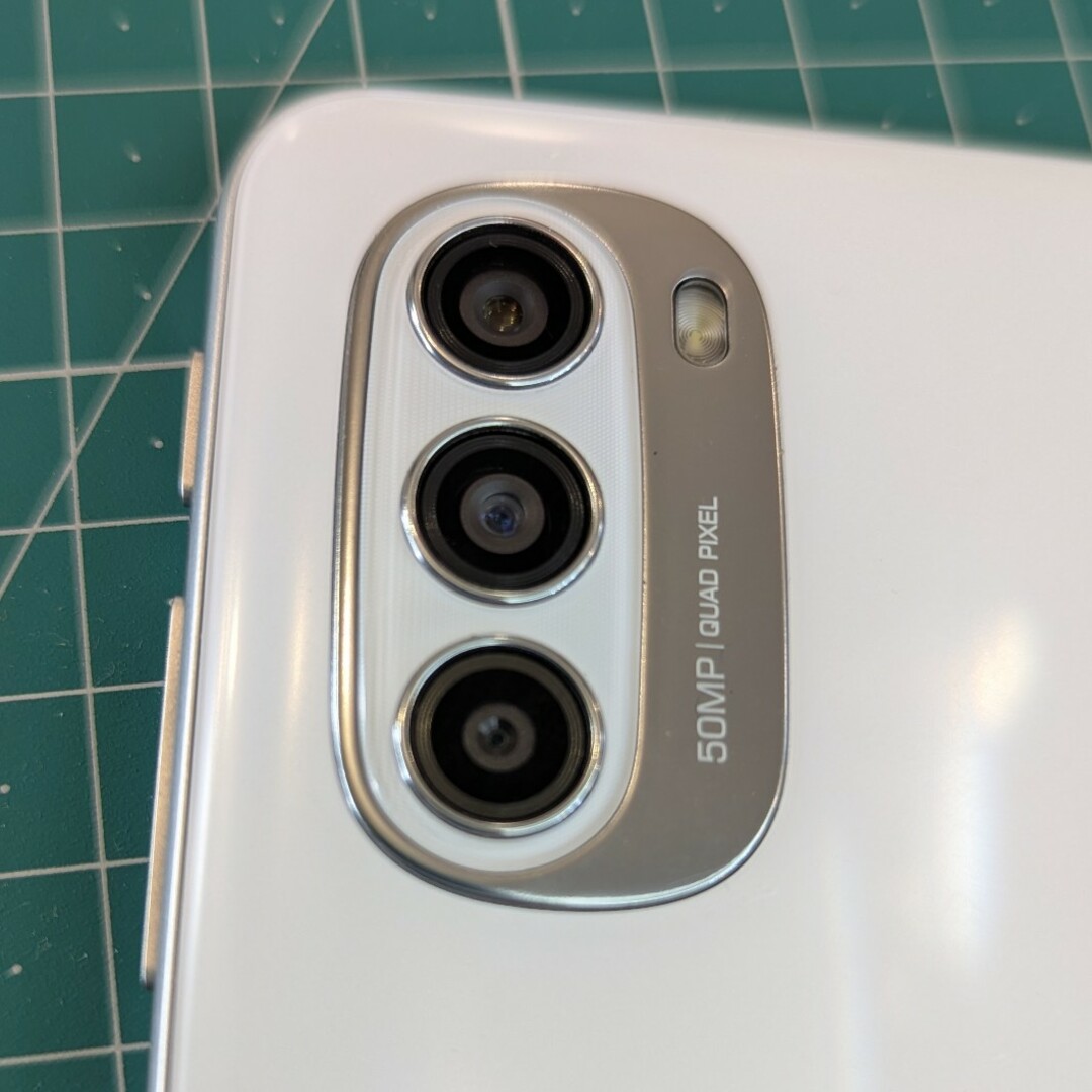 Motorola - moto g52 5G ホワイト 本体 一部割れアリの通販 by Motorola - moto g52 5G ホワイト 本体 一部割れアリの通販 by
