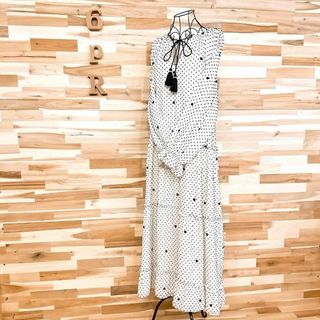 ZARA - 未使用【ザラ】立体3Dドット ロング ティアード ドレス ZARA - 未使用【ザラ】立体3Dドット ロング ティアード ドレス