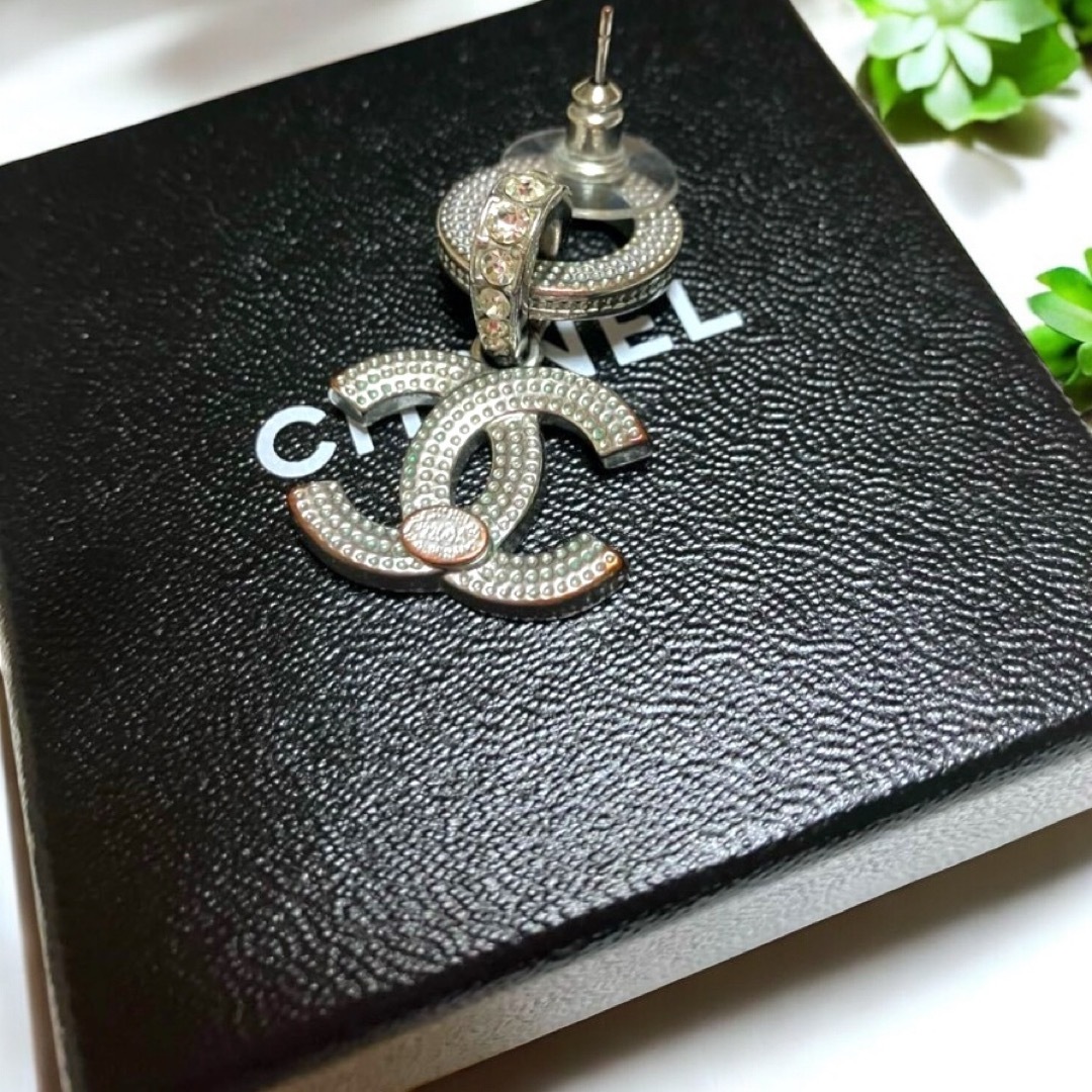 CHANEL - 【美品】CHANEL ダブルCロゴ 片耳ピアス シルバー片耳 CHANEL - 【美品】CHANEL ダブルCロゴ 片耳ピアス シルバー片耳