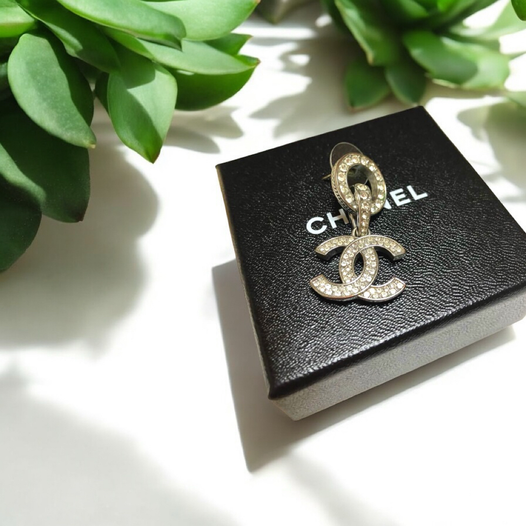CHANEL - 【美品】CHANEL ダブルCロゴ 片耳ピアス シルバー片耳 CHANEL - 【美品】CHANEL ダブルCロゴ 片耳ピアス シルバー片耳