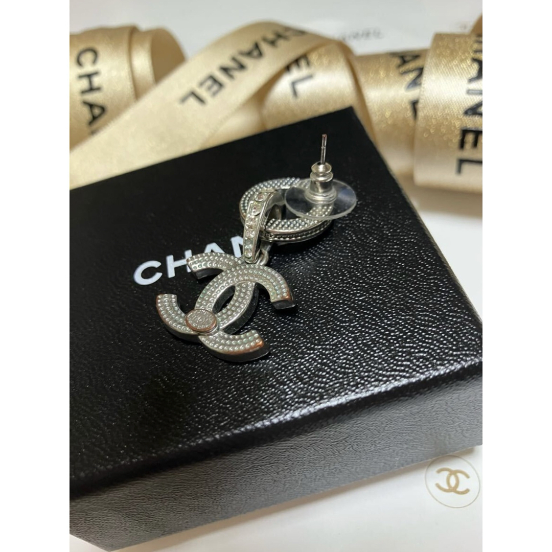 CHANEL - 【美品】CHANEL ダブルCロゴ 片耳ピアス シルバー片耳 CHANEL - 【美品】CHANEL ダブルCロゴ 片耳ピアス シルバー片耳
