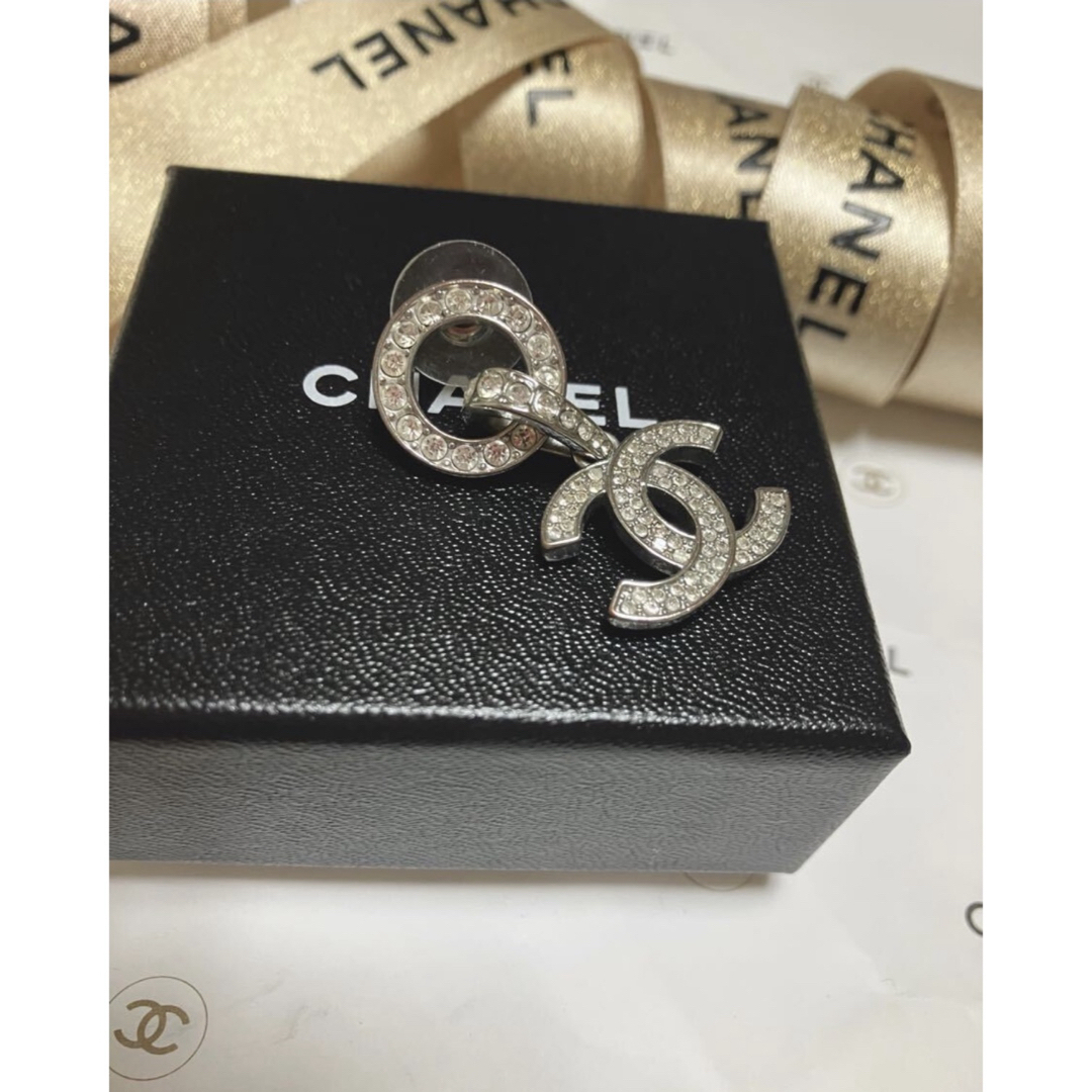 CHANEL - 【美品】CHANEL ダブルCロゴ 片耳ピアス シルバー片耳 CHANEL - 【美品】CHANEL ダブルCロゴ 片耳ピアス シルバー片耳