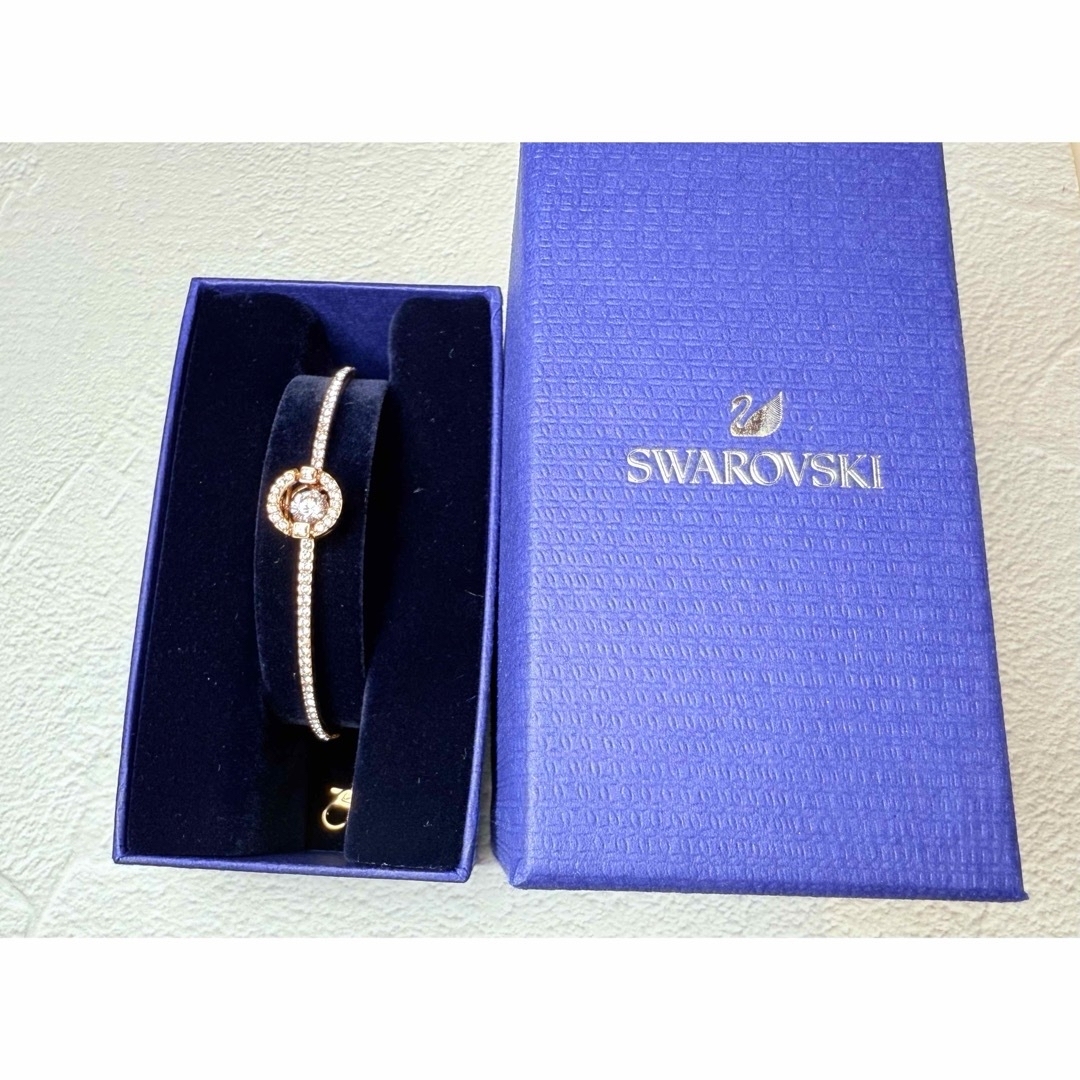 SWAROVSKI - 【美品】Swarovski バングル(ローズゴールド)の SWAROVSKI - 【美品】Swarovski バングル(ローズゴールド)の