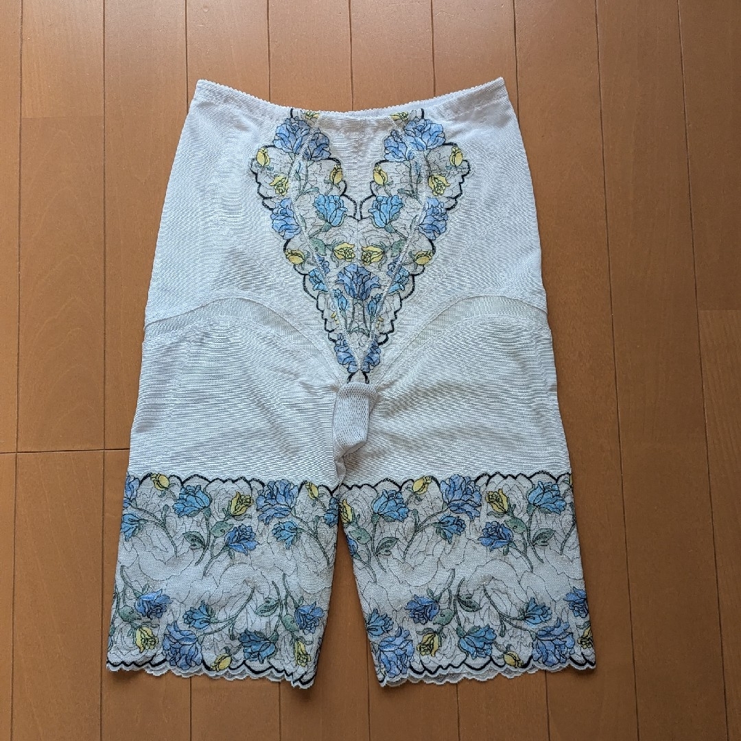 DIANA 補正下着 ボディースーツ　ガードルセット　未使用品　ライトグレー DIANA 補正下着 ボディースーツ ガードルセット 未使用品 ライト