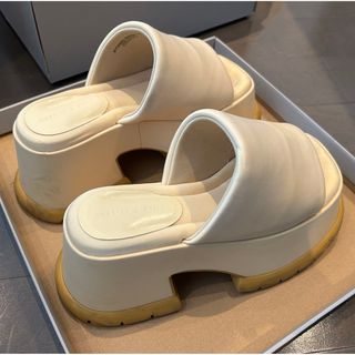 Charles and Keith(サンダル)のフリマアイテム一覧 Charles and Keith(サンダル)のフリマアイテム一覧