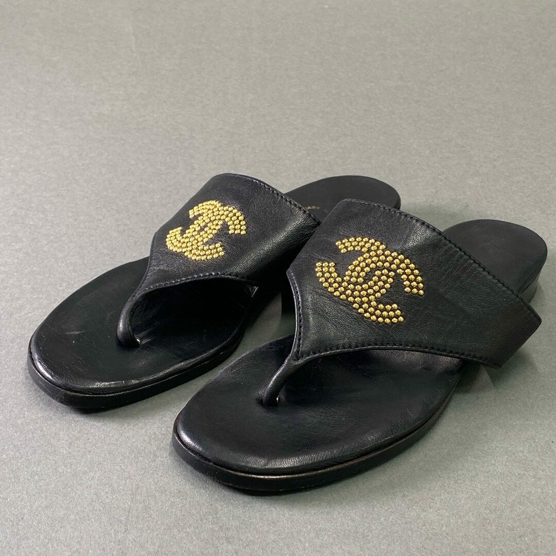 CHANEL - 7d16 CHANEL シャネル スタッズココマーク トング CHANEL - 7d16 CHANEL シャネル スタッズココマーク トング