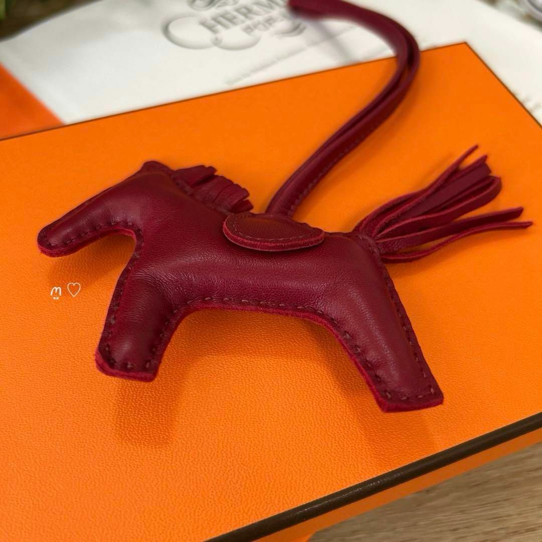 HERMES - HERMESエルメス ロデオチャームPMソールビー単色 馬 HERMES - HERMESエルメス ロデオチャームPMソールビー単色 馬