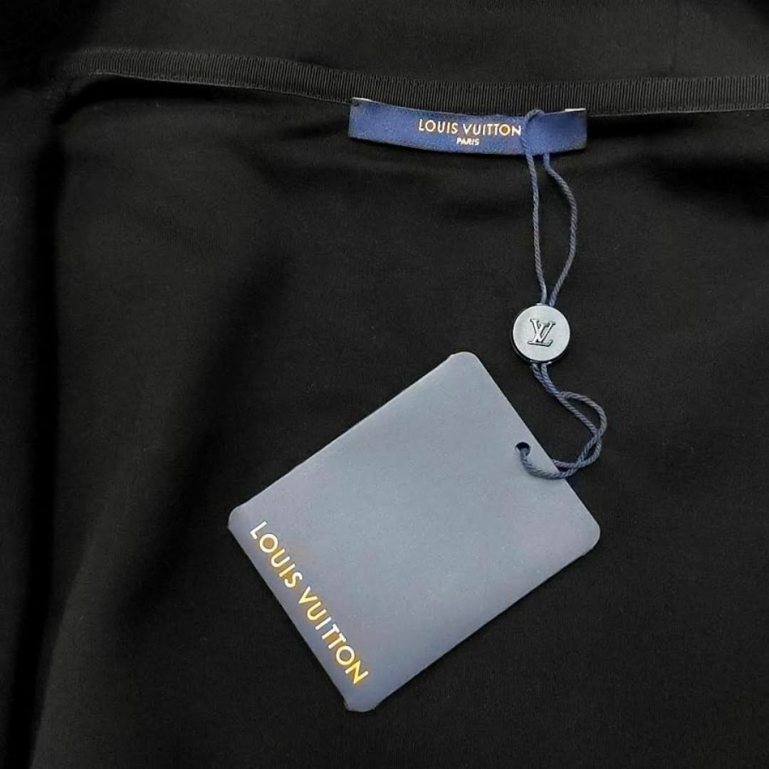 LOUIS VUITTON - 新品 ルイヴィトン ジップアップパーカー L 黒 LOUIS VUITTON - 新品 ルイヴィトン ジップアップパーカー L 黒