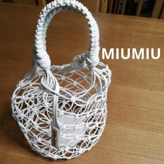 MIU MIU(かごバッグ/ストローバッグ)のフリマアイテム一覧 MIU MIU(かごバッグ/ストローバッグ)のフリマアイテム一覧